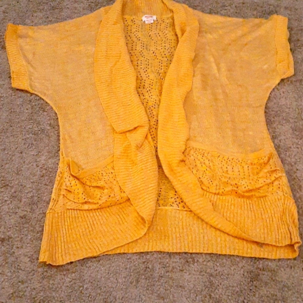 Short sleeve sweater